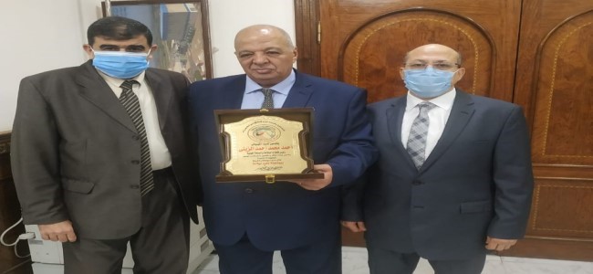 تكريم السيد الكيميائي/ أحمد الزيني